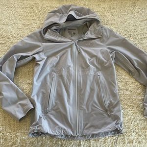 mountain hardware light trail jacket